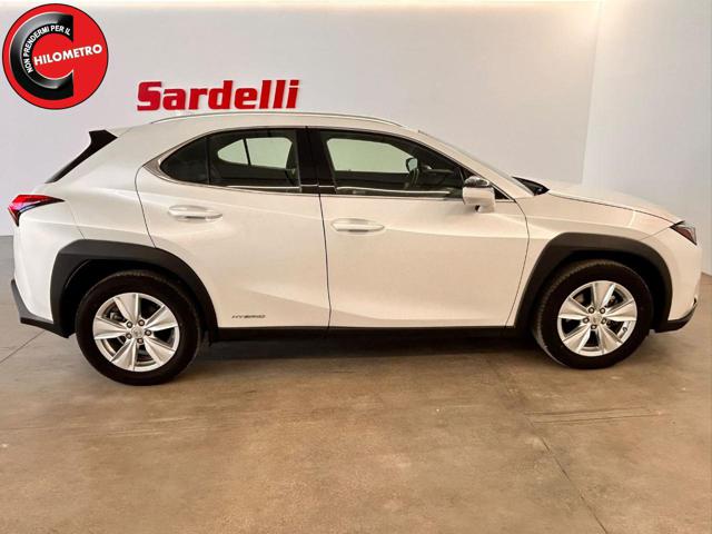 LEXUS UX 250h usata, con Autoradio