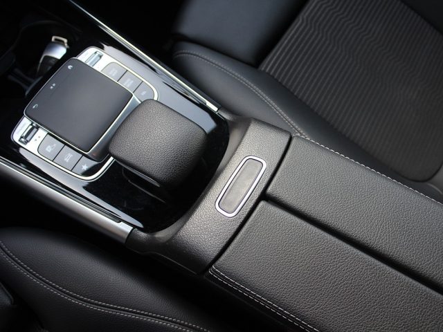 MERCEDES-BENZ B 180 usata, con Sensore di pioggia
