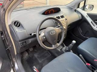 TOYOTA Yaris usata, con Airbag testa