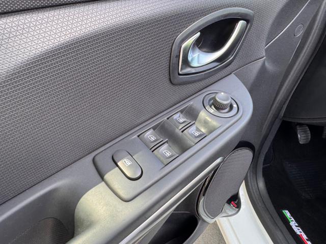 RENAULT Clio usata, con Touch screen