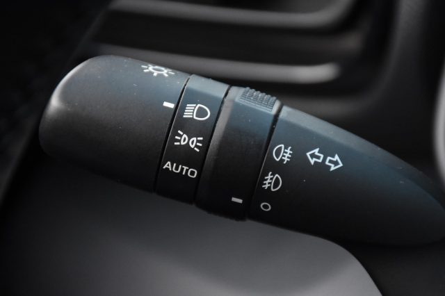 TOYOTA Yaris usata, con Luci diurne LED