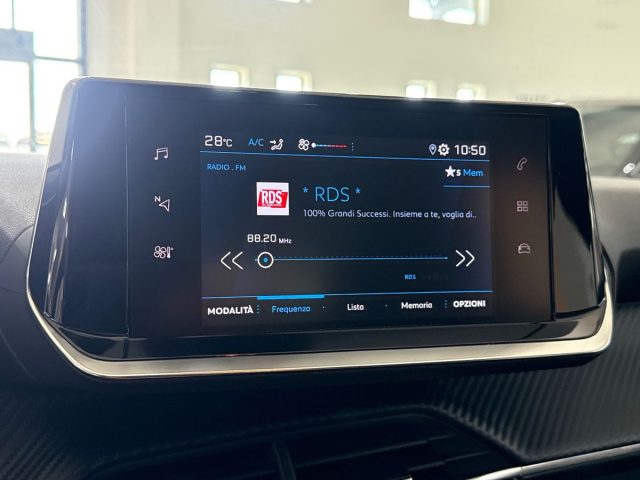 PEUGEOT 208 usata, con Sedile posteriore sdoppiato
