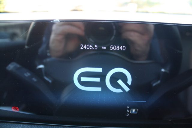 MERCEDES-BENZ EQB usata, con Fari LED