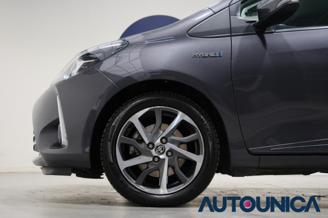 TOYOTA Yaris usata, con Fari LED