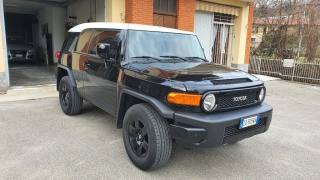 TOYOTA Land Cruiser FJ Cruiser 4.0