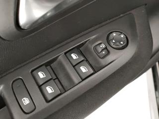 PEUGEOT 208 usata, con USB