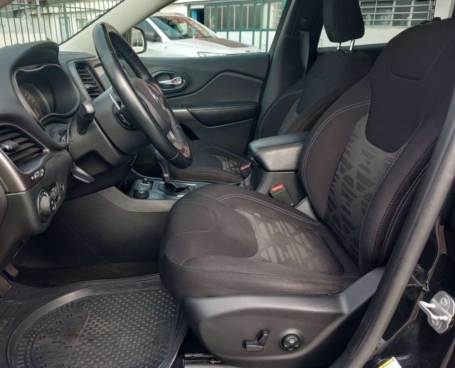 JEEP Cherokee usata, con Autoradio