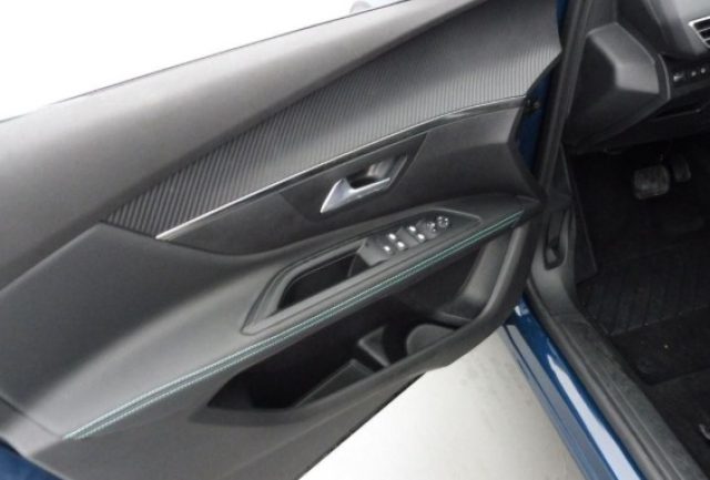 PEUGEOT 5008 usata, con Sistema di navigazione