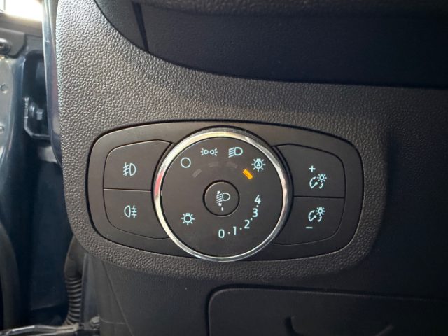 FORD Fiesta usata, con Fari Xenon