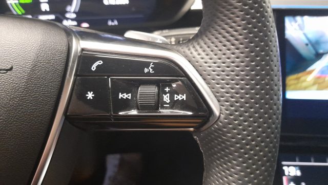 AUDI e-tron usata, con Telecamera per parcheggio assistito