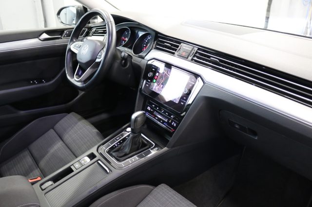 VOLKSWAGEN Passat Variant usata, con Park Distance Control