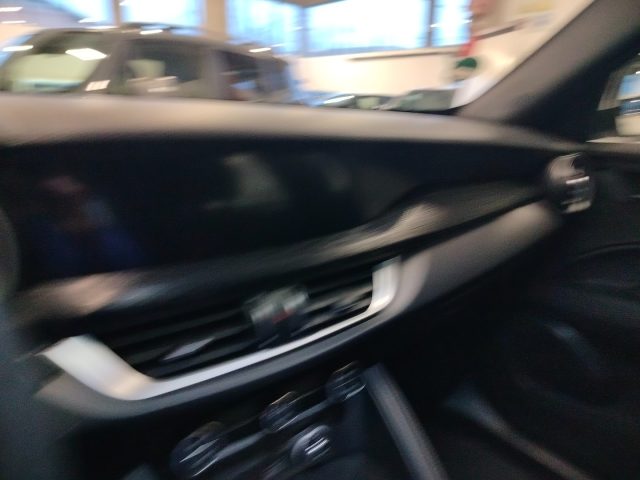 ALFA ROMEO Stelvio usata, con Autoradio digitale