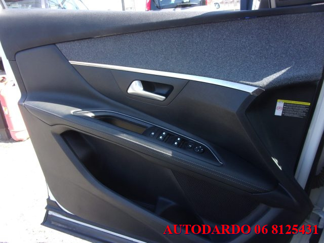 PEUGEOT 3008 usata, con Sensori di parcheggio posteriori