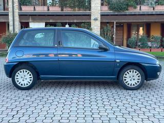 LANCIA Y usata, con Autoradio