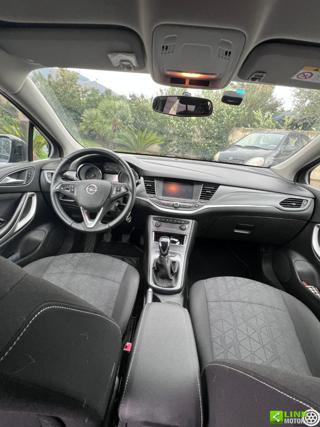 OPEL Astra usata, con Fari LED