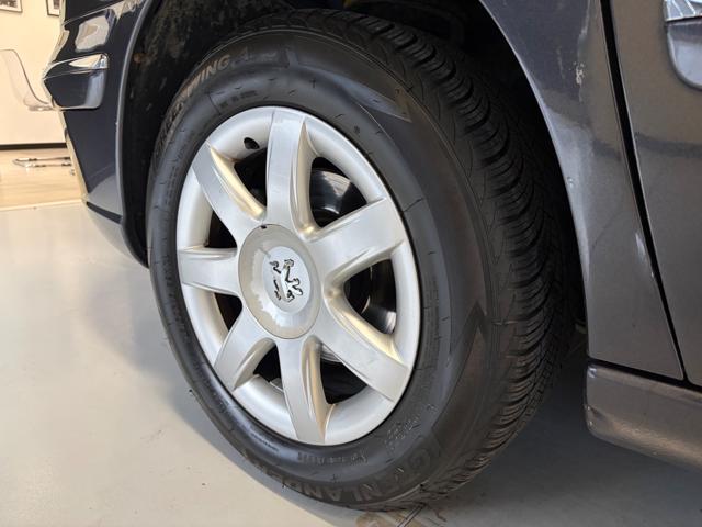 PEUGEOT 807 usata, con Servosterzo