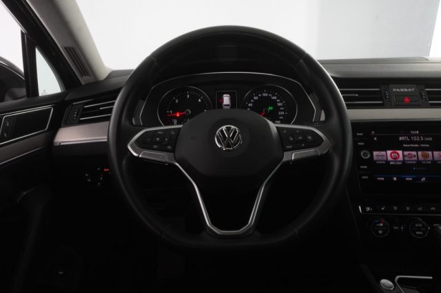 VOLKSWAGEN Passat usata 11