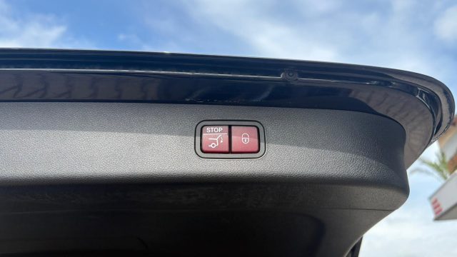 MERCEDES-BENZ E 220 usata, con Vetri oscurati