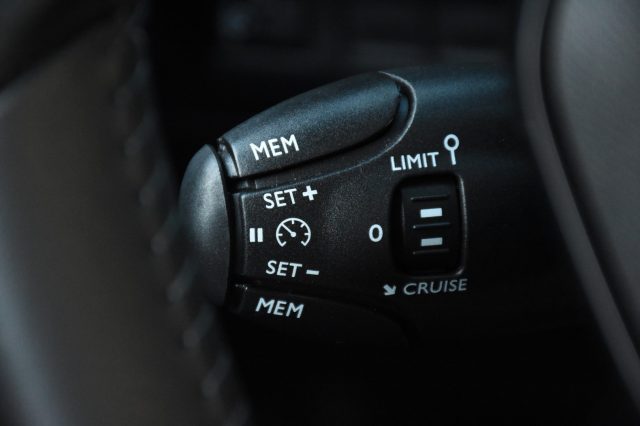 PEUGEOT 2008 usata, con Touch screen