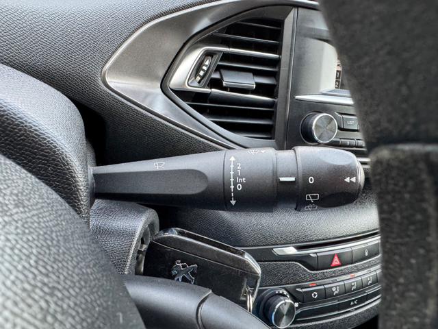 PEUGEOT 308 usata, con Park Distance Control