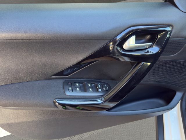 PEUGEOT 2008 usata, con Specchietti laterali elettrici
