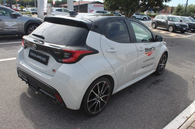 TOYOTA Yaris usata 23