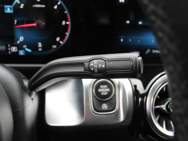 MERCEDES-BENZ GLB 180 usata, con Controllo vocale