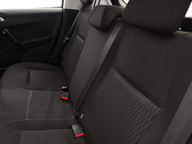 PEUGEOT 208 usata, con Sedile posteriore sdoppiato