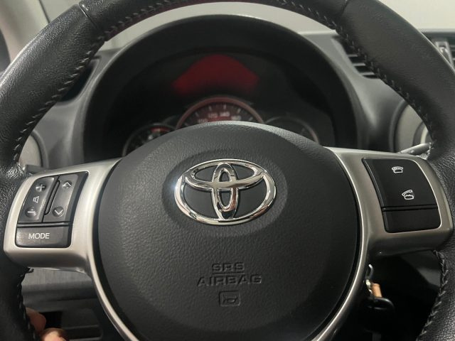 TOYOTA Yaris usata, con Cerchi in lega