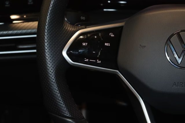 VOLKSWAGEN Golf usata, con Cruise Control