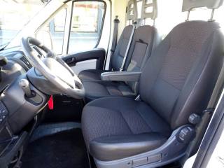PEUGEOT Boxer usata, con USB