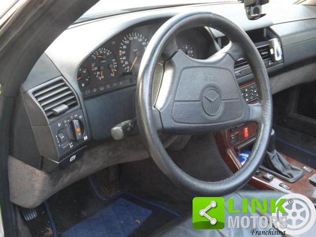 MERCEDES-BENZ SL 280 usata 32