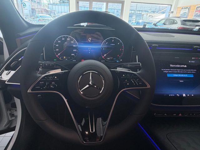 MERCEDES-BENZ E 220 usata, con Cerchi in lega