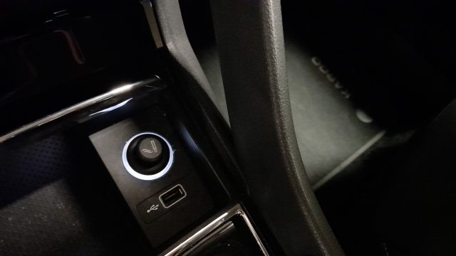 SKODA Karoq usata, con Airbag testa