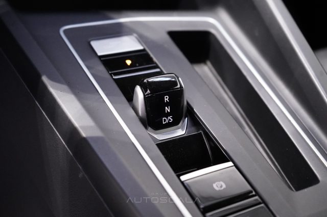 VOLKSWAGEN Golf usata, con Sistema di navigazione