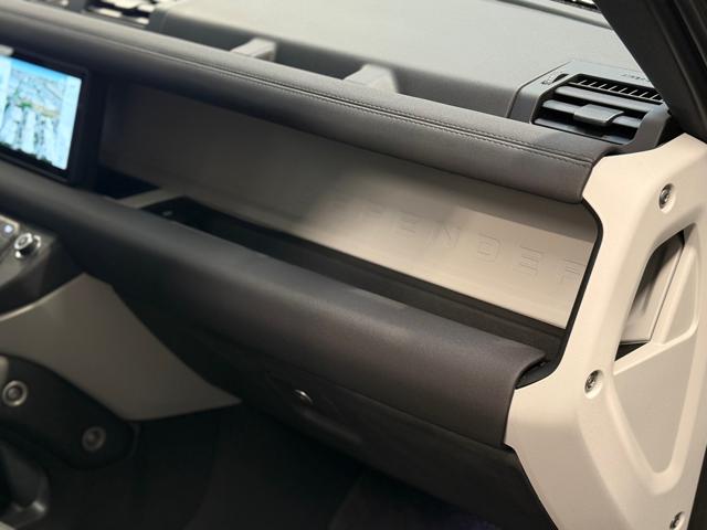 LAND ROVER Defender usata, con Bracciolo