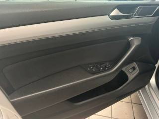 VOLKSWAGEN Passat Variant usata, con Climatizzatore