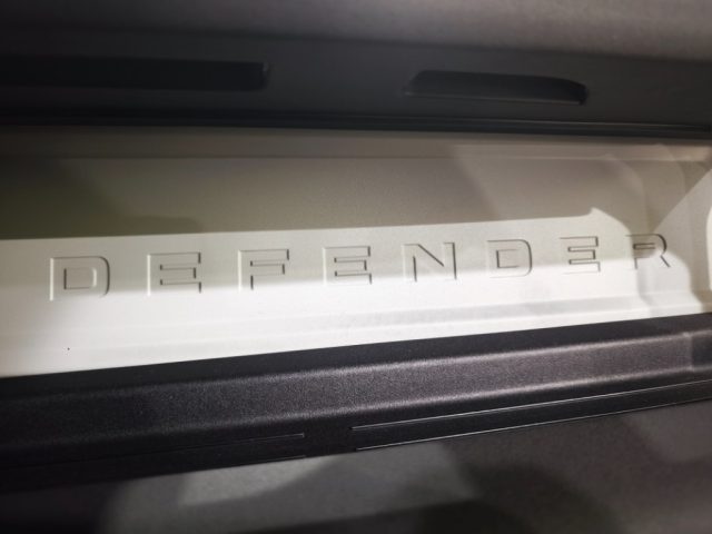 LAND ROVER Defender usata, con Park Distance Control