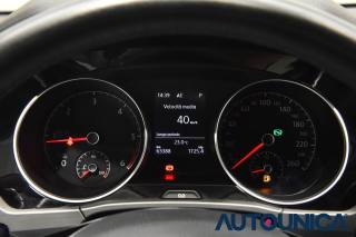 VOLKSWAGEN Touran usata, con Park Distance Control