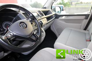 VOLKSWAGEN Caravelle usata, con Autoradio