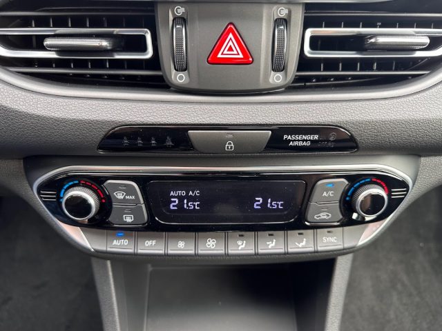 HYUNDAI i30 usata, con Bracciolo