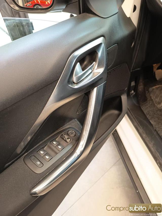 PEUGEOT 2008 usata, con Sedile posteriore sdoppiato