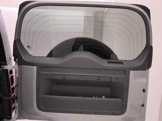 LAND ROVER Defender usata, con Autoradio digitale
