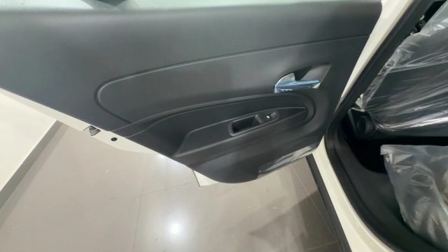 JEEP Avenger usata, con Autoradio digitale