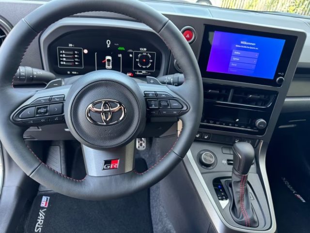 TOYOTA Yaris usata, con Controllo trazione