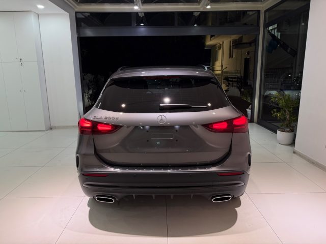 MERCEDES-BENZ GLA 200 usata, con Sistema di navigazione