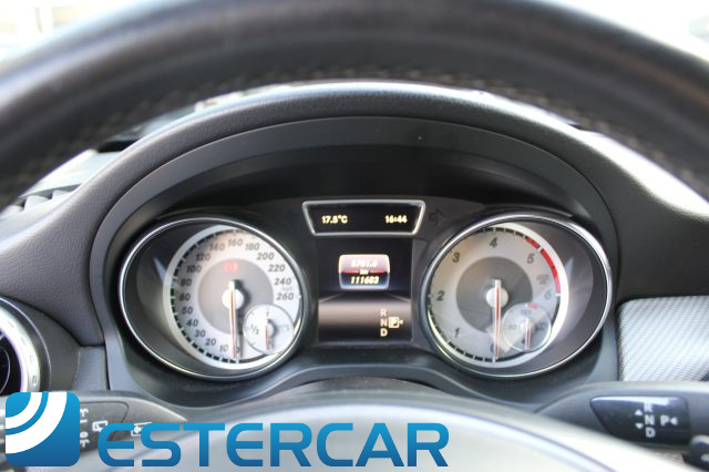 MERCEDES-BENZ GLA 180 usata, con Park Distance Control