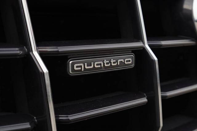 AUDI Q8 usata, con Sistema di avviso di distanza