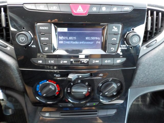 LANCIA Ypsilon usata, con Autoradio digitale