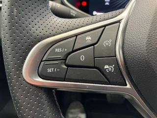 RENAULT Clio usata, con Sensori di parcheggio anteriori